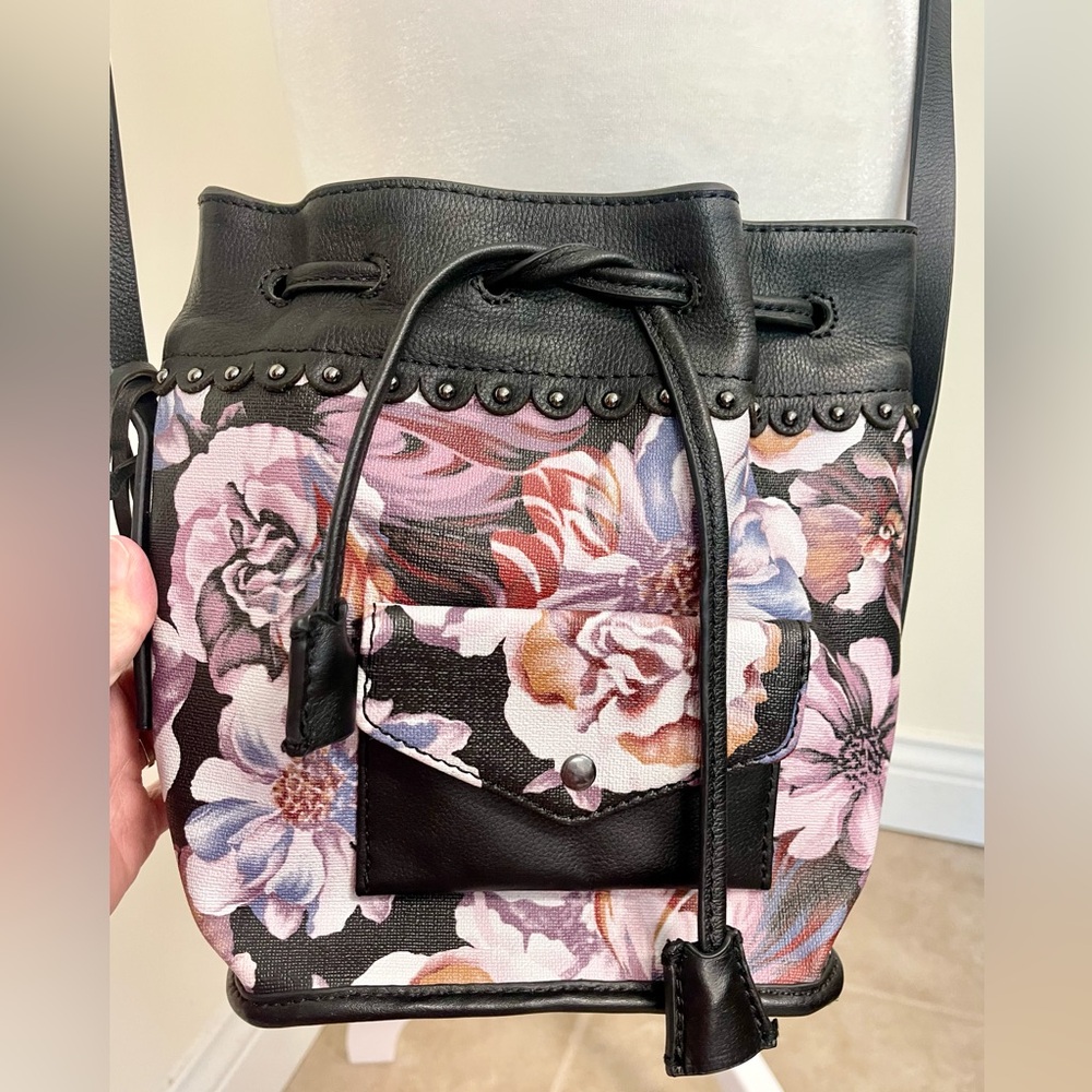 Beautiful Isabella Fiore vintage leather and coated canvas floral bucket bag!
